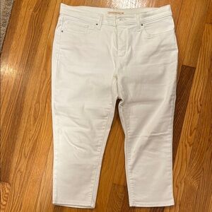 Levi’s 311 shaping skinny capri size 33
